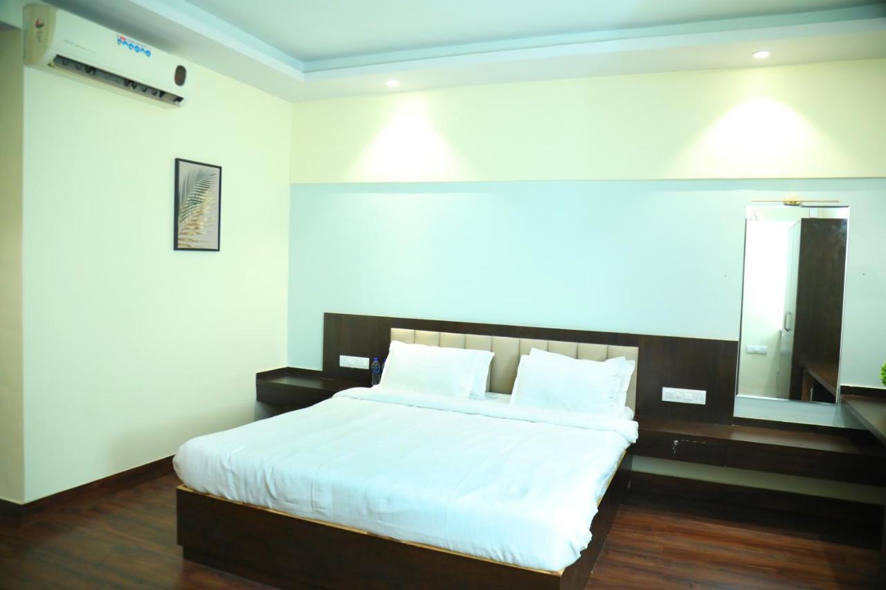 Country Inn & Suites By Turtle Mumbai Exterior photo